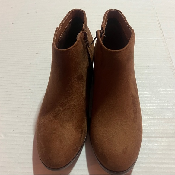 Soda Womens Booties Size 6.5 Brown Boots Ankle Zip Heel Faux Suede Shoes New - Picture 2 of 8